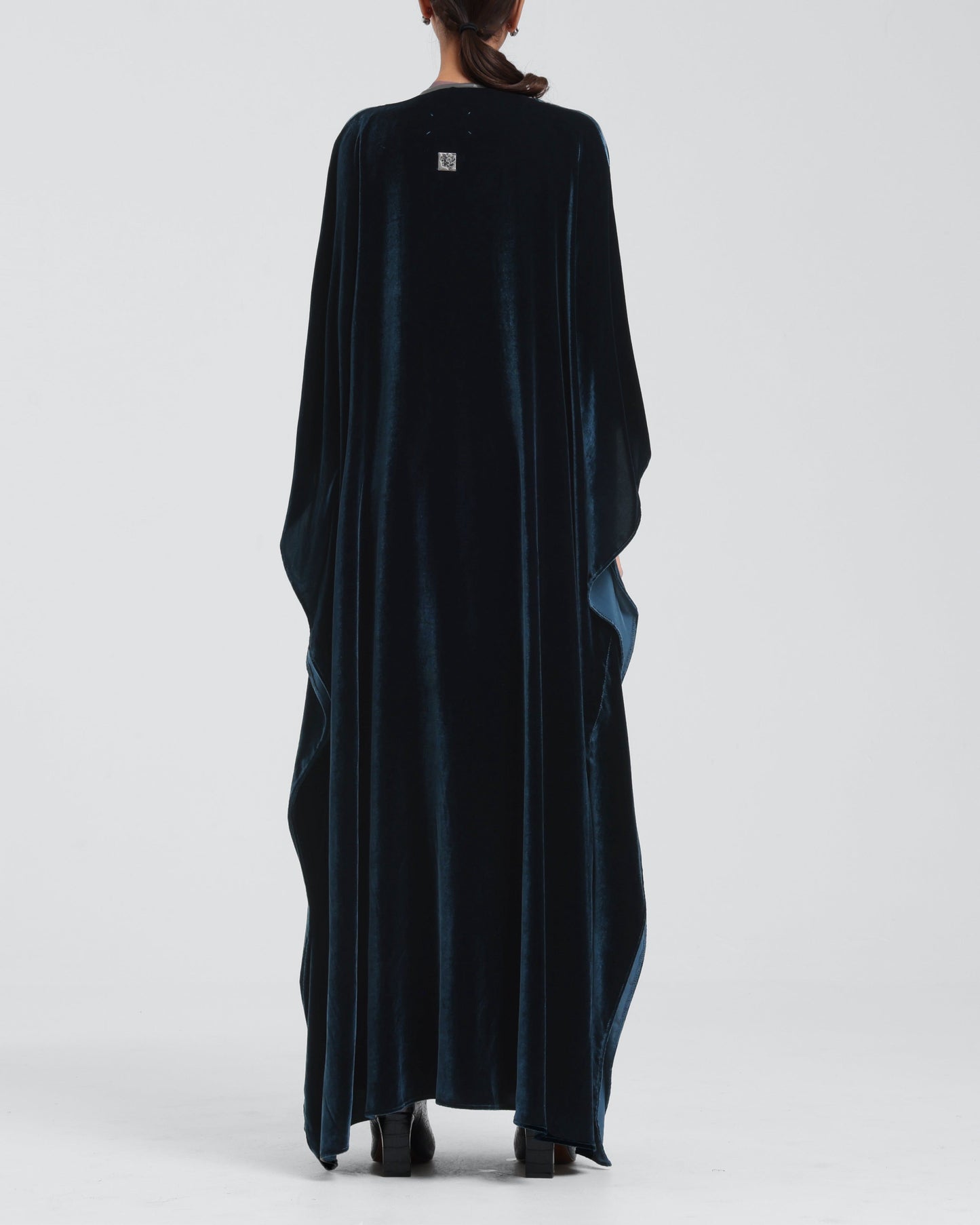 Lutia Teal Bisht